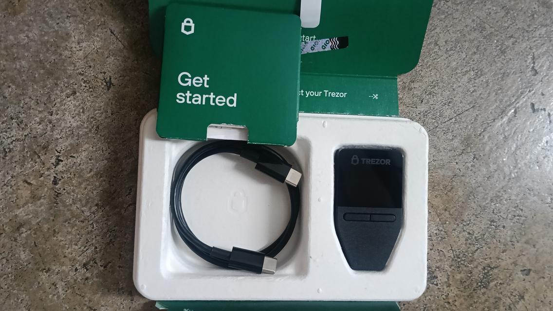 กระเป๋าเก็บเหรียญคลิปโต TREZOR Safe 3 รูปย่อยที่ 4