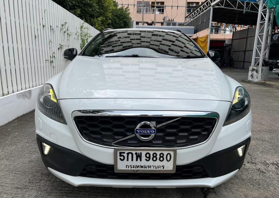 Volvo V40 ปี 2016