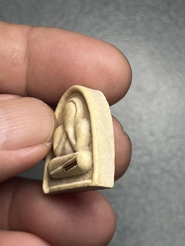 พระปิดตาเนื้อผงพุทธคุณ หลวงพ่อพูนทรัพย์ วัดอ่างศิลา ชลบุรี 3