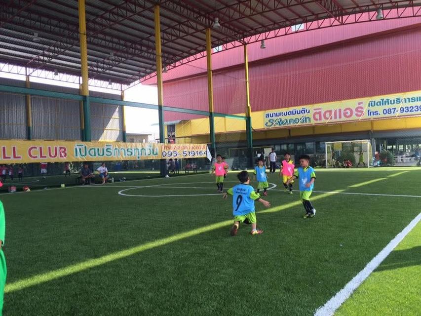 S.W. FOOTBALL CLUB สนามฟุตบอลหญ้าเทียมในร่มขนาดมาตรฐาน