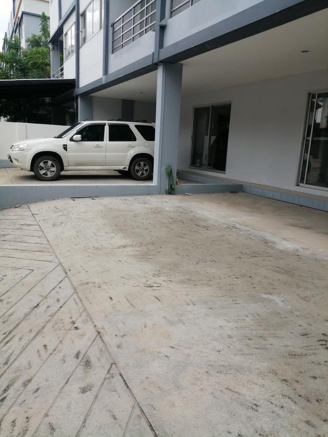 ทาวน์​โฮม​ขนาดใหญ่​6​ห้องนอน​ ถนน​หทัย​ราษฎร์​4​ คลองสามวา​ 13