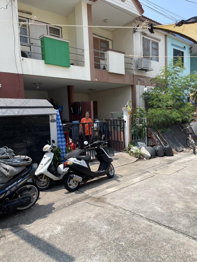 ขายทาวน์เฮ้าส์ 2 ชั้น 3 ห้องนอน 2 ห้องน้ำเนื้อที่ 19 ตารางวา หมู่บ้านสุวรรณวิลล่า ตำบลเสม็ด อำเภอเมืองชลบุร ีจังหวัดชลบุรี 7