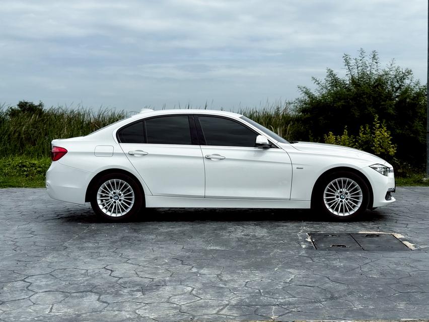 BMW 320d Luxury ปี 2015 สีขาว สวยสภาพดี 4