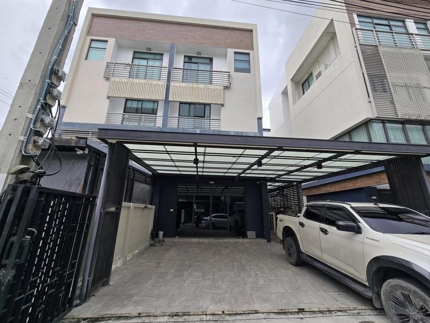 ให้เช่า โฮมออฟฟิศ Home Office ชั้น 3 ชั้น โครงการ DISTRICT ดิสทริค เอกมัย-รามอินทรา เลียบด่วน ซอยรามอินทรา 40 แขวงนวลจันทร์ เขตบึงกุ่ม 1