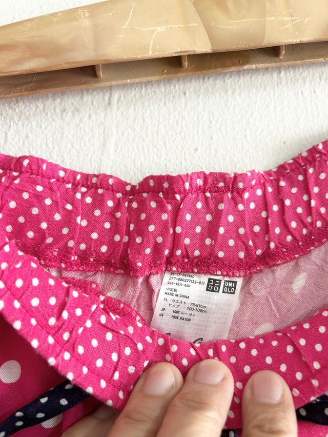ยุนิXL กางเกงขาสั้นหญิงเอวยืดสีแดงลายจุด