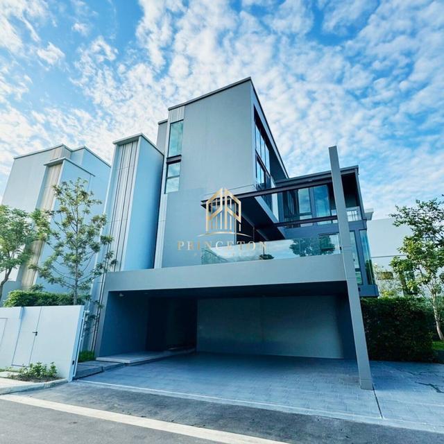 Luxury House For Sale or Rent VIVE Krungthep Kreetha next to Wellington School 2