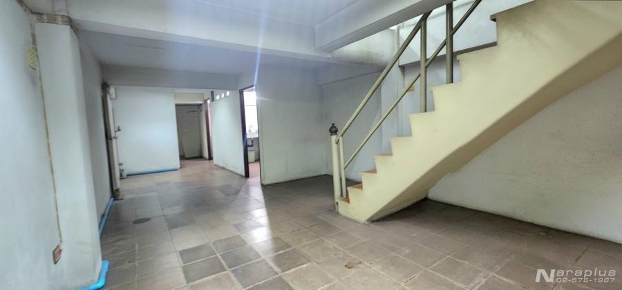 . 69030150 : ขายอาคารพาณิชย์ 5 ชั้น พร้อมต่อเติมดาดฟ้า บนที่ดินรวม 24.7 ตร.ว. ย่านวังบูรพา ใกล้ Mega Plaza และ ดิโอสยาม พลาซ่า อยู่ในทำเลธุรกิจ การค้า 9