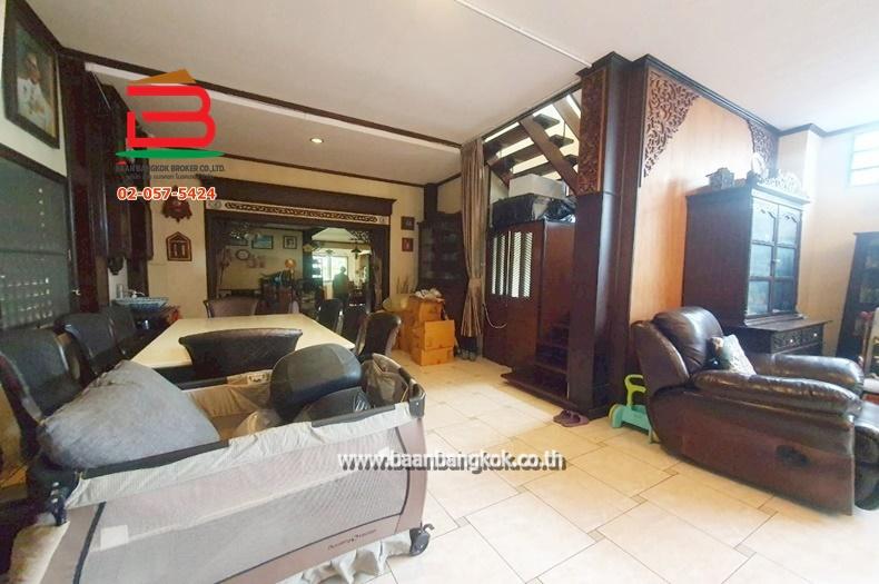 ที่ดินพร้อมบ้าน ซอยปรีดีพนมยงค์ 26 เนื้อที่ 181 ตรว. ถนนสุขุมวิท 71 แขวงคลองตัน เขตวัฒนา กรุงเทพมหานคร