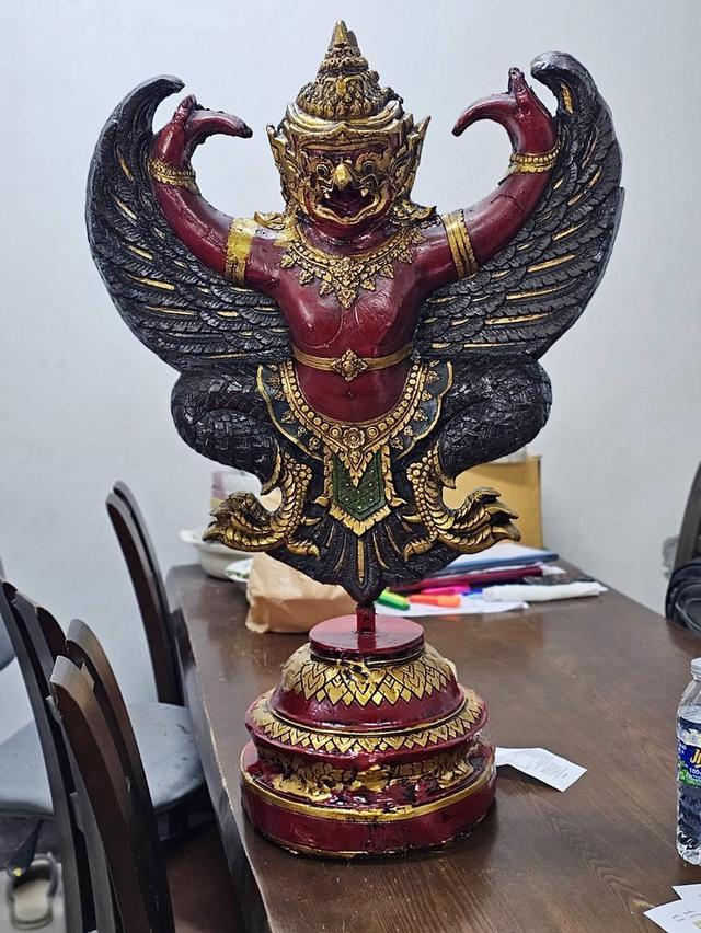 พญาครุฑ ครุฑตั้งโต๊ะบูชา องค์ลอย พิมพ์หน้าดุ กว้าง65ซม 2