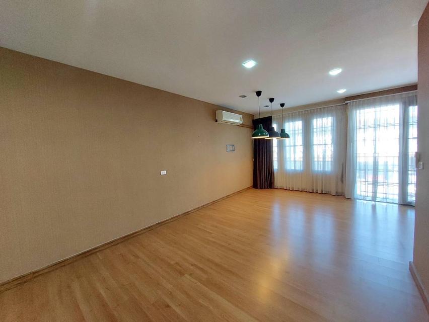 ขาย/ให้เช่าทาวน์โฮม 3 ชั้น โกลเด้นทาวน์ ซ.นวมินทร์ 42 แยก 27 บึงกุ่ม 5 ห้องนอน 4 ห้องน้ำ ต่อเติมครบ คุ้มค่าทุกตารางนิ้ว 11