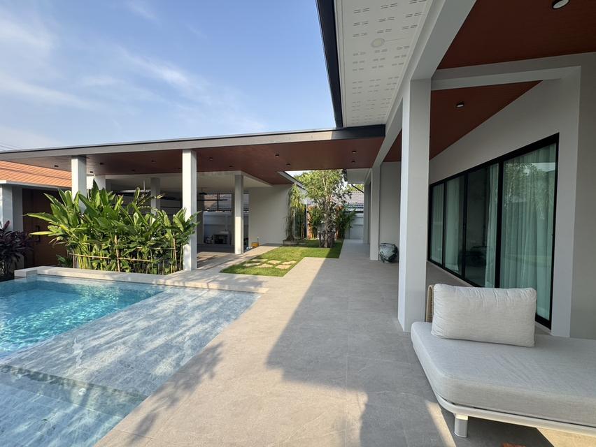 ขายบ้านเดี่ยวพร้อมสระว่ายน้ำใกล้หาดจอมเทียน 3 ห้องนอน 4 ห้องน้ำโรงจอดรถ จอดได้ 2 คัน อยูในโครงการหมู่บ้านมียาม 24 ชม. มีนิติบุคคล 4