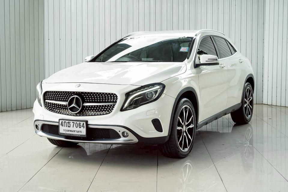 BENZ GLA-CLASS, 200 ปี 2015 สีขาวโฉม W156 ปี14-20