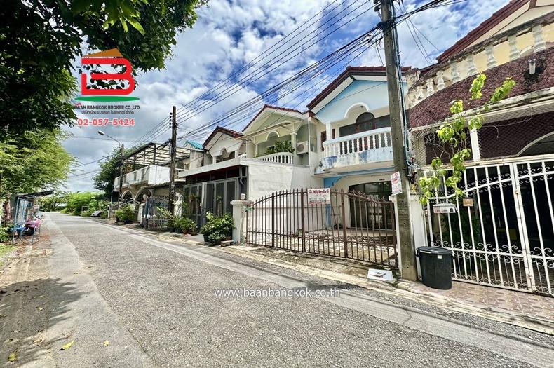 ทาวน์เฮาส์ หมู่บ้าน วังวราเวศน์ 3 เนื้อที่ 24.9 ตรว. ซอยรามอินทรา 14 แยก 5