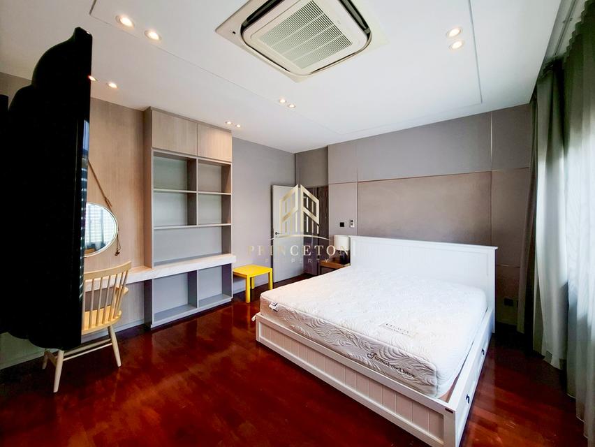 Grand Bangkok Boulevard Rama 9 A luxurious corner home located on New Krungthep Kreetha Road 17