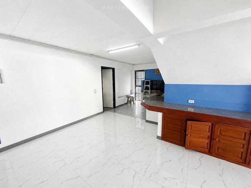Urgent Sale — Large 2-Storey Detached House in Nong Pla Lai, PattayaUrgent sale at a special price. Owner needs to sell below market value 406sqw 12