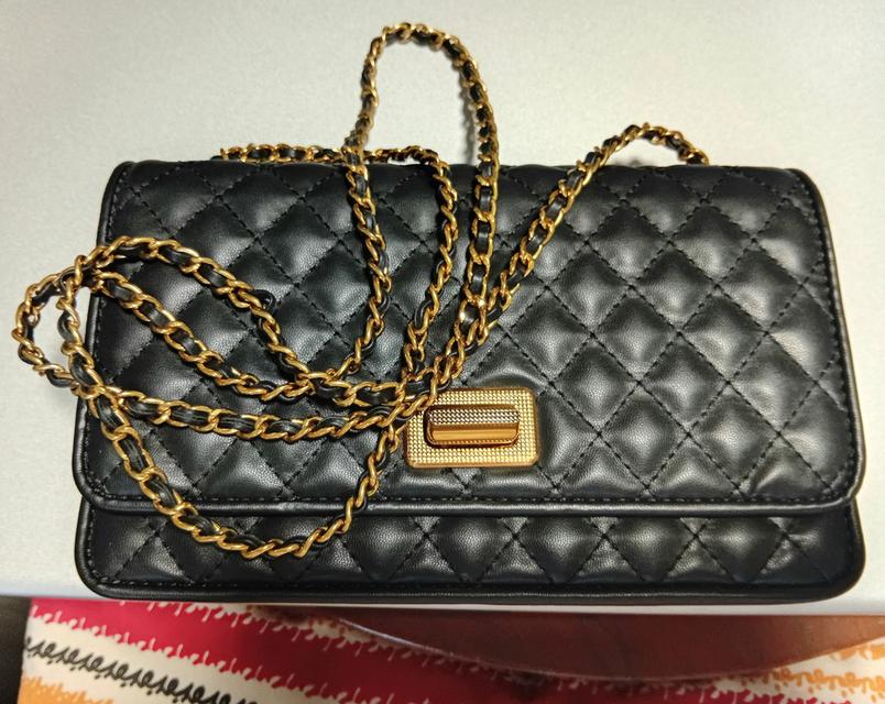 กระเป๋า cross body สายสะพาย Charles & Keith สีดำ