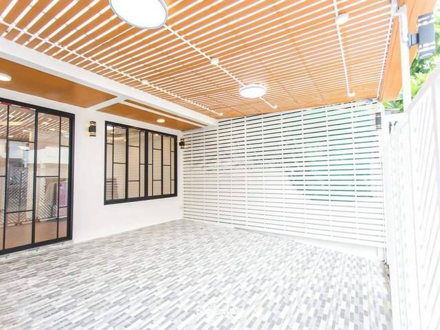 ขายทาวน์เฮ้าส์ 2 ชั้น รีโนเวทใหม่ Minimal Style หมู่บ้านประชากรไทย ซอยลาดพร้าว93 สวยพร้อมเข้าอยู่ 2