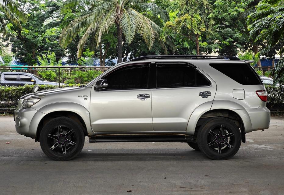 Toyota Fortuner 2.7V ปี 2011  3