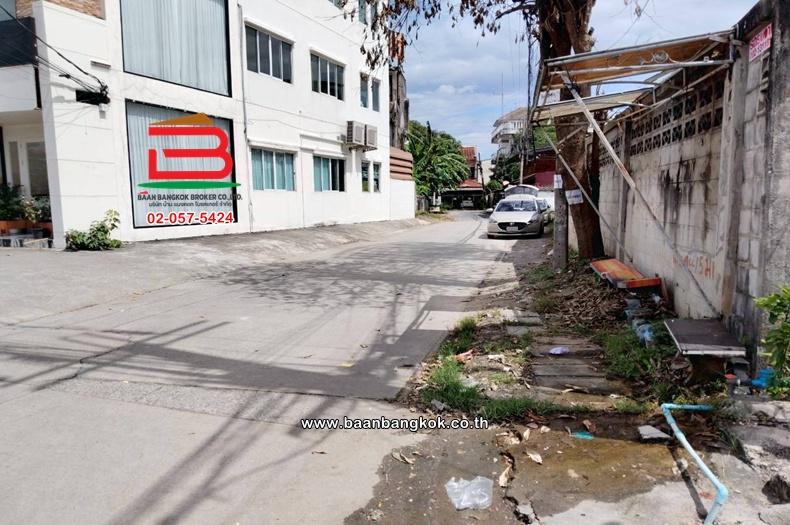 ทาวน์โฮม เนื้อที่ 36.3 ตร.ว. หมู่บ้านประยูรทอง 8 (สุขาภิบาล 5 ซอย 12/1), ใกล้เพลินนารี่มอลล์ ถนนสุขาภิบาล 5 แขวงท่าแร้ง เขตบางเขน 14