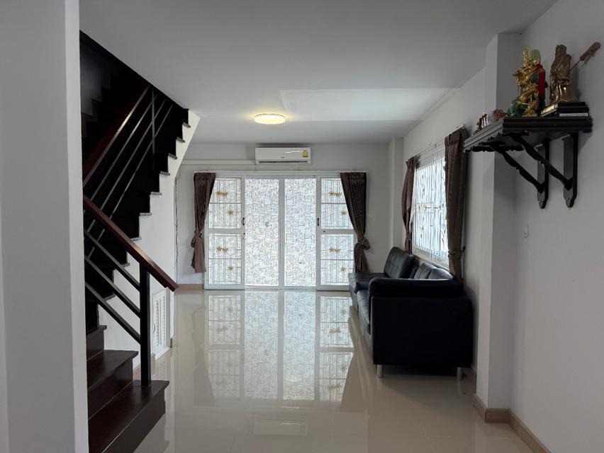 ทาวน์โฮม 22.8 ตารางวา หลังมุม 2 นอน 2 น้ำ หมู่บ้านบางแสนฮิลล์ ถนนข้าวหลามตัดใหม่ ใกล้มอเตอร์เวย์ 3