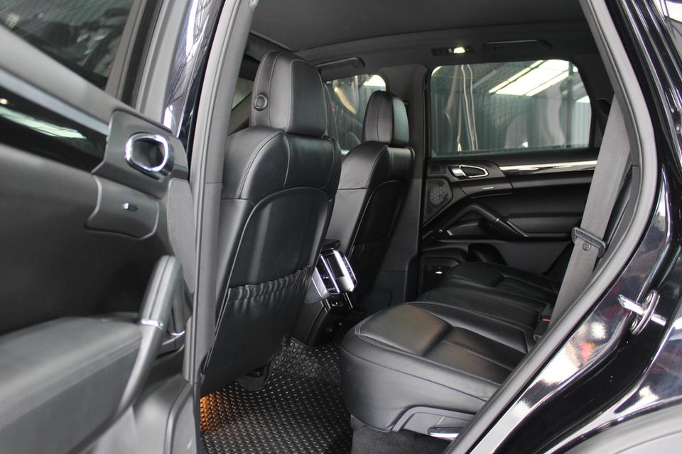 รหัสรถ JRS938 เข้าใหม่สวยจัด กับ Porsche Cayenne Hybrid 2013 18