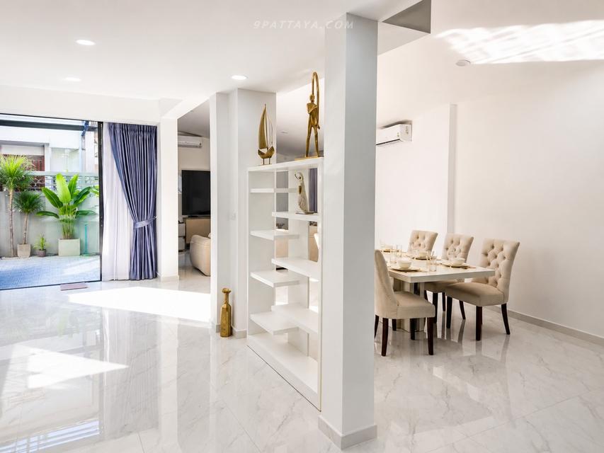 Corner Pool Villa ขายพร้อมผู้เช่า | Baan Suan Lalana จอมเทียน พัทยา ✨ ขาย 14,500,000 บาท — พูลวิลล่าหัวมุม รีโนเวทใหม่ทั้งหลัง 4 ห้องนอน 6