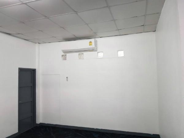 ให้เช่าโกดังพร้อมออฟฟิศย่านลาดพร้าววังหิน โชคชัยสี่ ขนาด 460 ตรม. เข้าออก ลาดพร้าว 71 นาคนิวาส 17