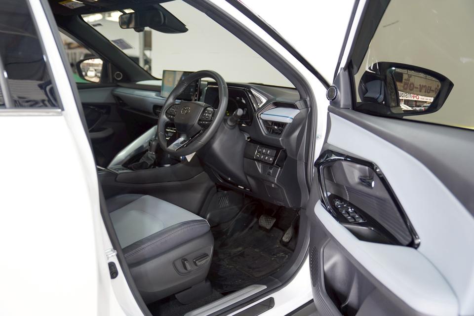 TOYOTA YARIS CROSS 1.5 HEV PREMIUM LUXURYAT ไมล์ 2 หมื่น โทร.0922639576 เอ๋ 6