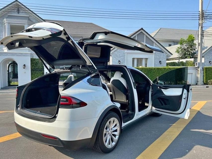 Tesla Model X ปี 2021