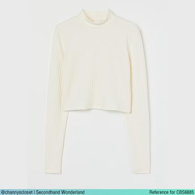 USED H&M - Ribbed Cream Crop Top | เสื้อครอปสีครีม เสื้อยืด แขนยาว คอปีน ผ้าร่อง ทรงใหญ่ สีพื้น สายฝอ แท้ มือสอง