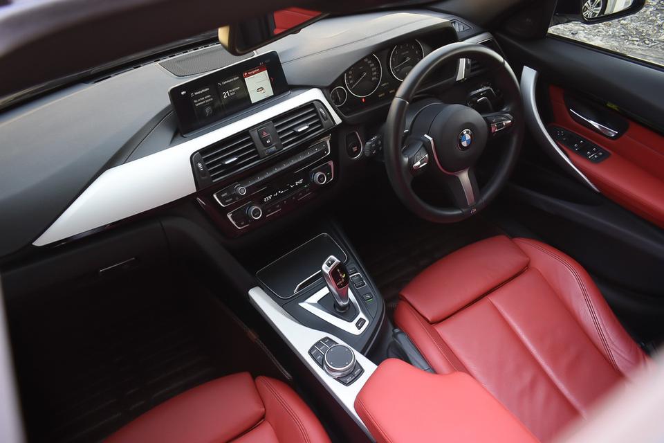 Bmw 330e M SPORT 10