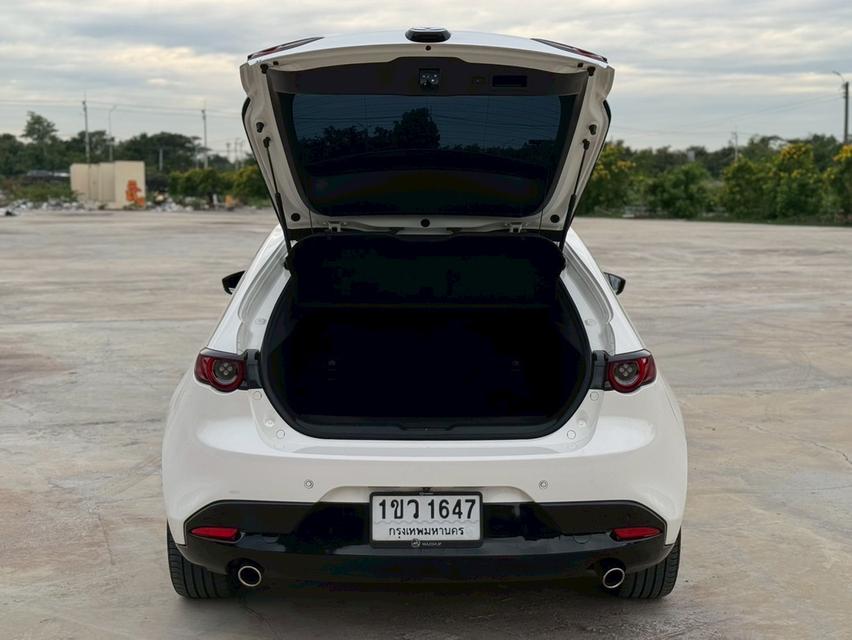 MAZDA 3 SKYACTIVE Hatch 5dr  100th TOP  Sports SA 6sp FWD 2.0i Y2021 สีขาว  เกียรออโต้  9