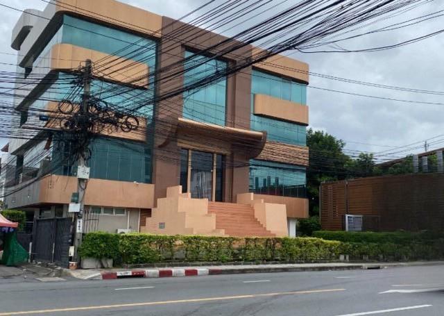 ให้เช่าอาคาร 5 ชั้น เนื้อที่ 1 ไร่ Location ทาวน์อินทาวน์ ลาดพร้าว เลียบด่วนตกแต่งใหม่ พร้อมใช้งาน ลิฟต์โดยสารทุกชั้น จอดรถได้มากถึง 20 คัน 1