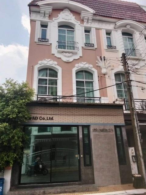 ให้เช่าทาวน์โฮม 3 ชั้นหลังมุม 4 ห้องนอน บ้านกลางเมืองมอนติคาร์โล รัชวิภา ใกล้ทางด่วน ใกล้รถไฟฟ้า ใกล้ตลาดบองมาเช่ เหมาะท 1