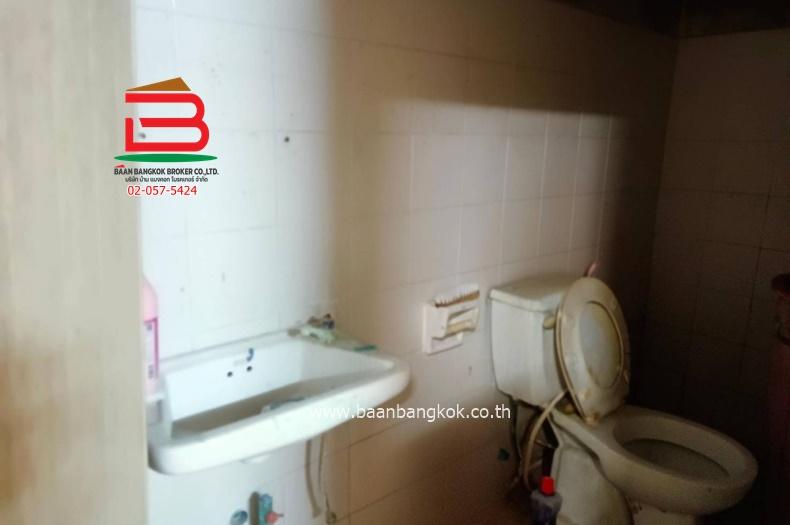 ทาวน์เฮาส์ หมู่บ้าน คัทลียาวิลล์ (ซอยลำลูกกา 49) เนื้อที่ 21 ตรว. ถนนลำลูกกา ตำบลลาดสวาย อำเภอลำลูกกา จังหวัดปทุมธานี 12