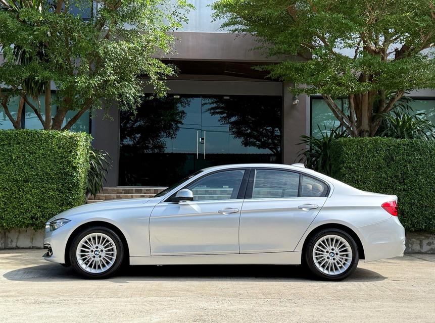 2017 BMW 320D F30 LCI รถมือเดียวป้ายแดง รถออกศูนย์ BMW THAILAND รถวิ่งน้อย เข้าศูนย์ทุกระยะ รถไม่เคยมีอุบัติเหตุครับ รูปที่ 5
