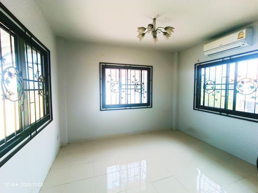 บ้านมือสอง 2ชั้น 3 ห้องนอน 2 ห้องน้ำ พร้อมออฟฟิศ จอดรถได้ 2 คัน แถมฟรีแอร์ 5 ตัว 11