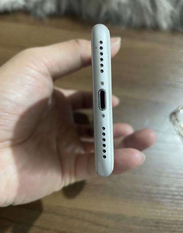 iPhone 8 สีขาว 4