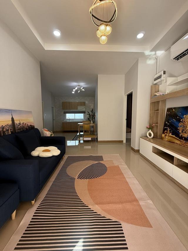 ขายบ้านเดี่ยวชั้นเดียวสร้างใหม่ พร้อมอยู่ ขนาด42ตรว เฟอร์นิเจอร์ครบ ใกล้ถนนมอเตอร์เวย์ชลบุรี-พัทยา บ้านบึง ชลบุรี. 4