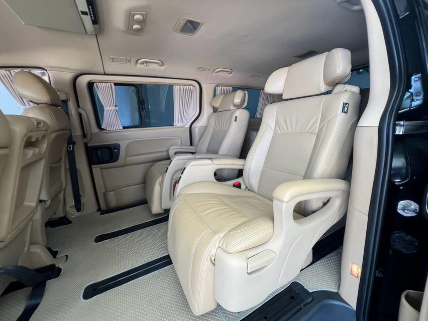 ปี 2016 HYUNDAI H1, ELITE โฉม ปี08-18สีดำ เกียร์ออโต้ รถบ้านแท้ ออกศูนย์ รูปที่ 9