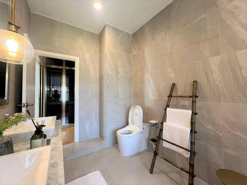 บ้านหรู รามอินทรา พูลวิลล่า กรุงเทพ สระว่ายน้ำส่วนตัว ออกแบบสวย Luxury Pool Villa | Private Resort Living in the City 17