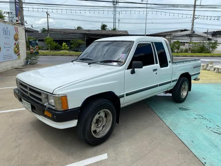 TOYOTA HILUX HERO CAB สีขาว