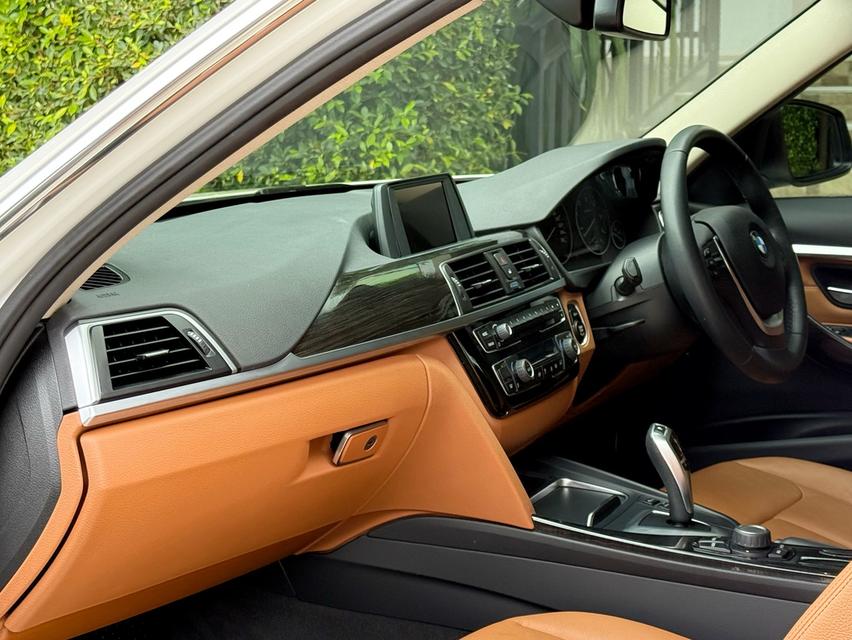 2018 BMW 320D F30 LCI รถมือเดียวออกป้ายแดง วิ่งน้อยเพียง 54,000 กม สภาพเหมือนรถใหม่ รถไม่เคยมีอุบัติเหตุครับ 12