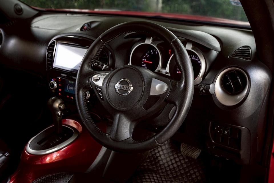 Nissan Juke 1.6V ปี 2015 สีแดง  14