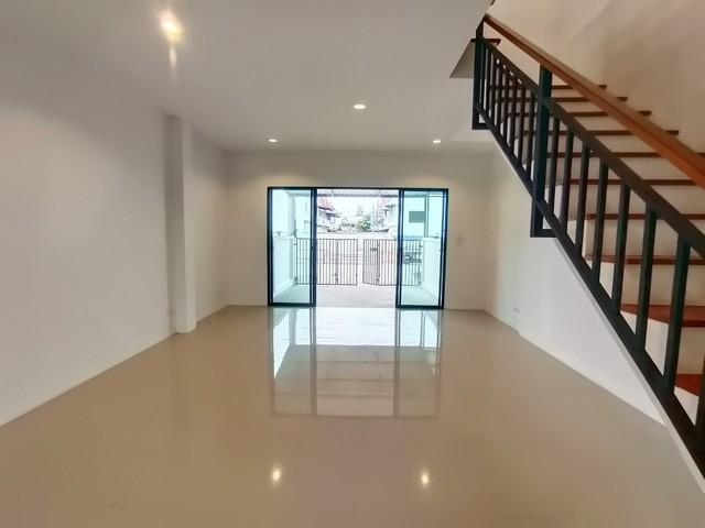 บ้านใหม่มือ 1 สไตล์โมเดิร์น พร้อมอยู่ ธัญบุรี คลอง 8 8