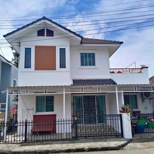 🏡 บ้านเดี่ยวสองชั้นในโครงการ ทำเลดี ใกล้ตลาดและสิ่งอำนวยความสะดวก #ดอยสะเก็ด ราคาเพียง 15,000 บาท/เดือน ✨清迈双层独栋别墅出租(含公共费)3 卧室 2 卫生间 – 租金 15,000 泰铢/月✨ 1