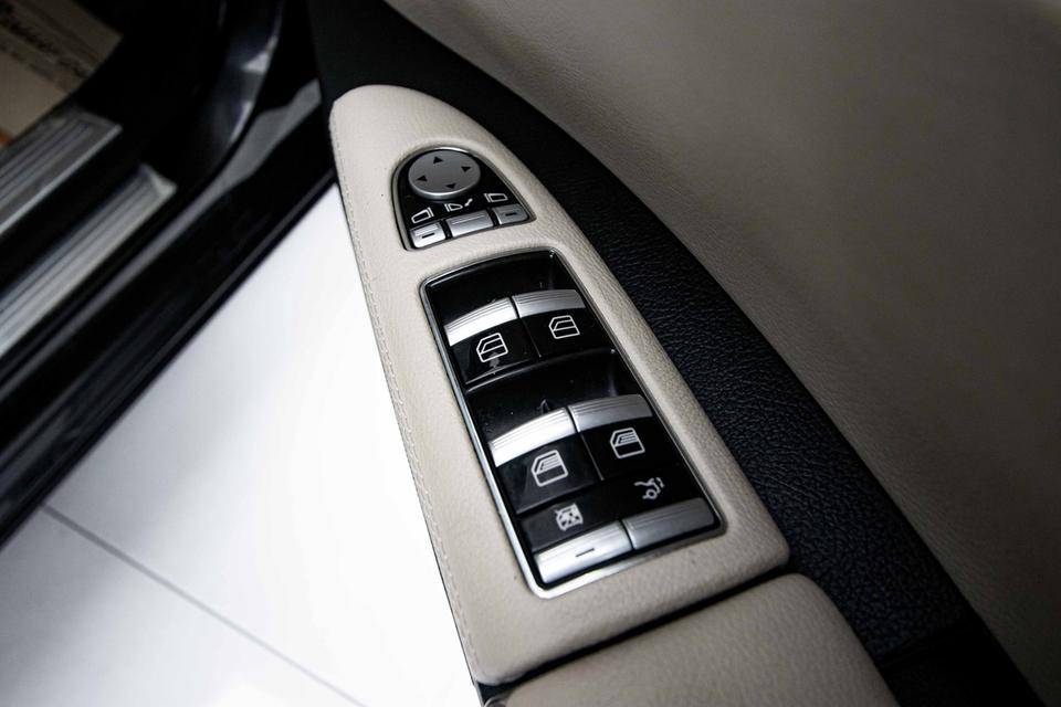 รหัสรถ 1C772 BENZ S300 L 3.0 2011 10