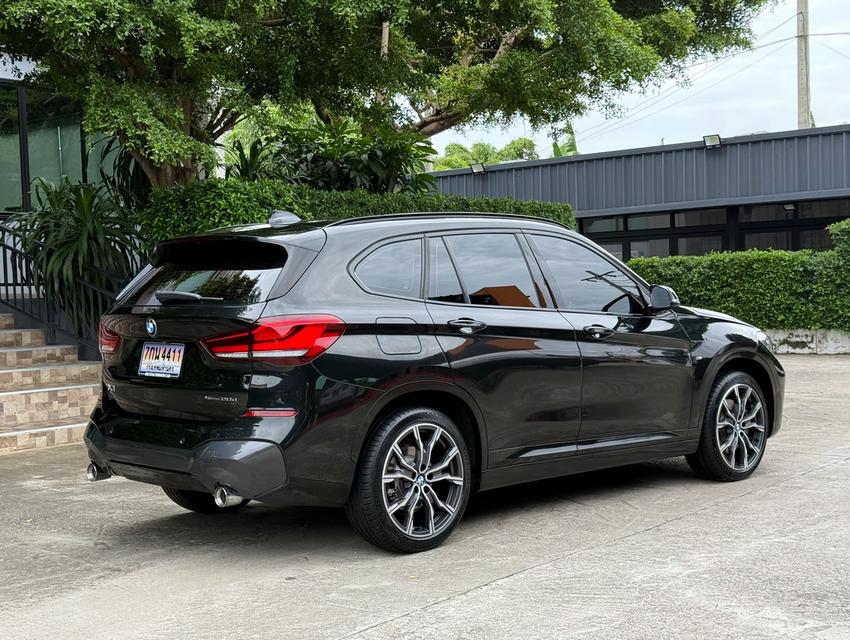 2021 BMW X1 20D MSPORT LCI รถมือเดียวออกป้ายแดง รถวิ่งน้อย เข้าศูนย์ทุกระยะ รถยังมีวารันตีศูนย์เหลืออีกนานครับ 3