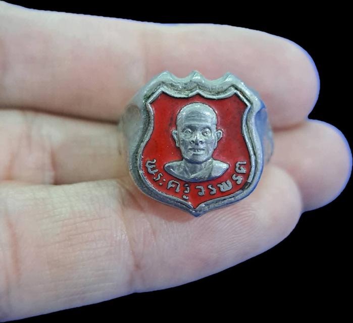 #แหวนหน้าโล่ลงยาสีแดงหลวงปู่วรพรตวิธาน(พันธ์ ติสฺโส)ปี2520 สภาพสวยเดิม#พระดีปีลึกอีกหนึ่งรุ่นของหลวงปู่ครับ*บริการจัดส่งทั่วประเทศครับ*