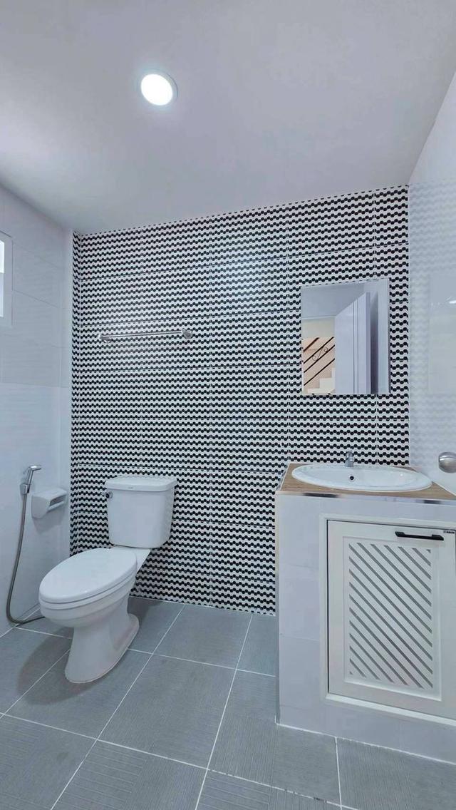 🪴หมู่บ้านพระปิ่น3  บางใหญ่ 🪴ทาวน์เฮ้าส์ 2 ชั้น หลังริม  มีระเบียงรับลมด้านหลังบ้าน มีพื้นที่ด้านข้าง  หมู่บ้านติดถนนกาญจนาฯ บางใหญ่ 19